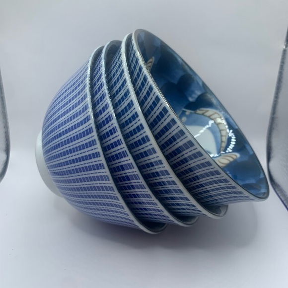 Rice Bowls 4 Japanese Fish Painted. Excellent condition. 3” tall, 6” wide. - Picture 4 of 13